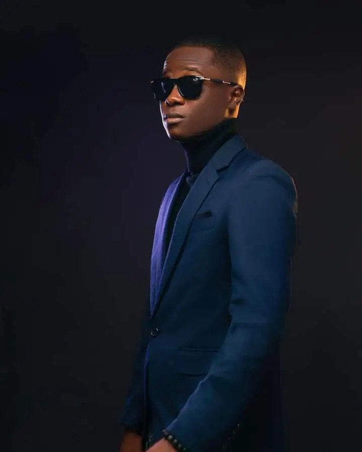 Ozee Stunts Dope On Fresh Suit In Anticipation To His Big Wave